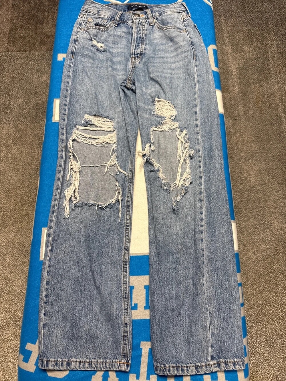 Aeropostale ripped 90s baggy jeans
